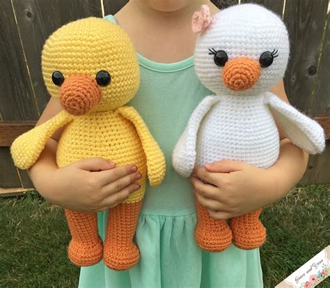 Amigurumi Duck A Free Crochet Pattern Grace And Yarn