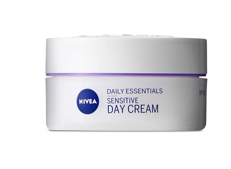 Køb Nivea Essentials Day Cream Sensitive 50 Ml Matas