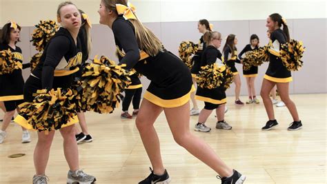 14 Photos Meet The Iowa Sparkle Effect Cheerleaders