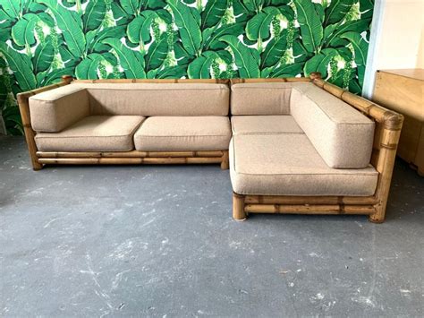 It is in good condtion with. Chinoiserie Oversized Bamboo Sectional Sofa bei 1stdibs