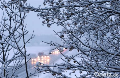 Selbst idealität reicht nicht aus, um das warten auf schnee zu verstehen, um beispielsweise zu begreifen, warum ein läppischer schlager über die sehnsucht. Erster Schnee in Südbayern - Wann schneit es in der ...