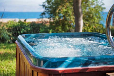 What Is The Difference Between A Hot Tub And Jacuzzi