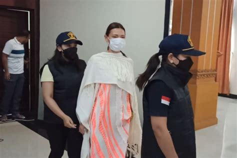 Russian Woman Deported From Bali Over Nude Photo On Sacred Tree