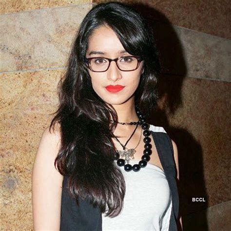 Shraddha Kapoor Aashiqui 2 Actress Looks Fashionable In A Flaming Red Lipstick And Thick Rimmed