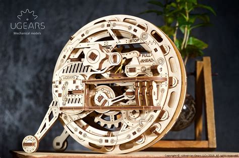 Ein affe mit tambourin, einer mit bällen, mechanik funktioniert. Sonstige UGEARS Monorad Mechanischer Modellbausatz co