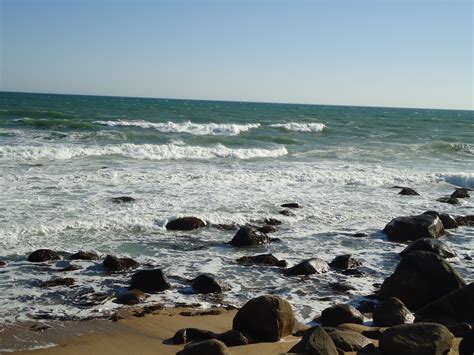 Waves Washing On The Rocks In Weekapaug Beautiful Beaches Rhode