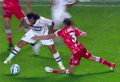 Video escalofriante lesión de un jugador de Argentinos por una polémica maniobra de Marcelo