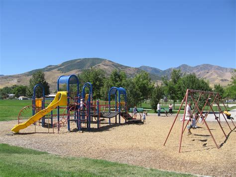File:Park playground.jpg - Wikimedia Commons