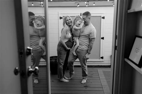 Modern New Orleans Family Photos at Home | Olivia Yuen