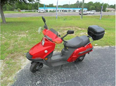 Honda elite var en del av hondas scooter lineup produsert fra 1985 til 1990. Buy 1987 Honda Elite 250 Scooter on 2040-motos
