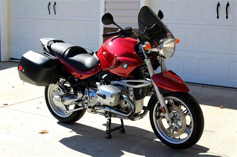 The rockster is a special edition of the r1150r, pecial paint, arger tires, ittle different look. 2004 BMW R1150R