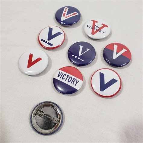 V For Victory Wwii Reproduction Pinback Button Set Etsy