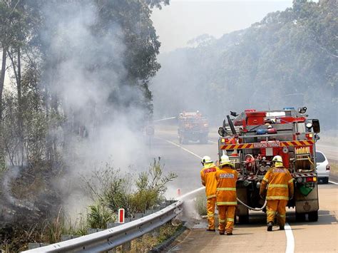 NSW Bushfires Firefighters Work Through The Night To Contain Blazes At