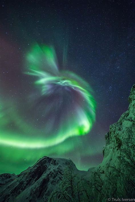 A luminous atmospheric phenomenon occurring in the arctic/antarctic. Auroras boreales desde Tromsø, Noruega - El Universo Hoy