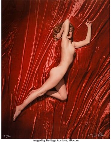 Marilyn Monroe Pose 4 From Red Velvet Series Von Tom Kelley Auf Artnet