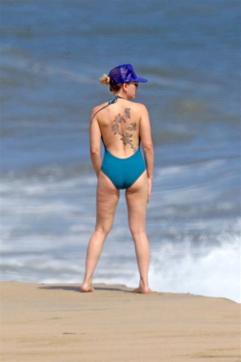 Scarlett Johansson Sexy Cellulite Ass In Hamptons The