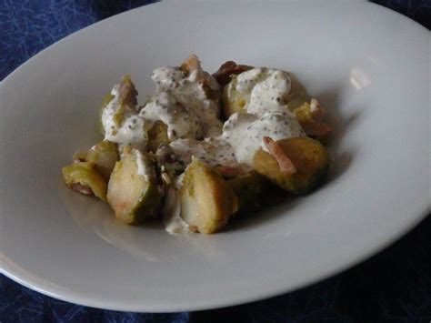 Poêlée de choux de Bruxelles crème aux lardons et à la moutarde