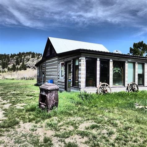 Craig Montana Lodging Eol Purple Cabin