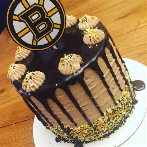 Boston Bruins Chocolate Drip Cake Drip Cakes Cupcake Cakes