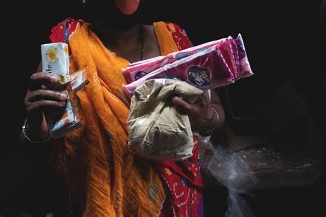 In Photos Crowdfunding Is Helping Kolkata S Sex Workers Make It Through The Lockdown