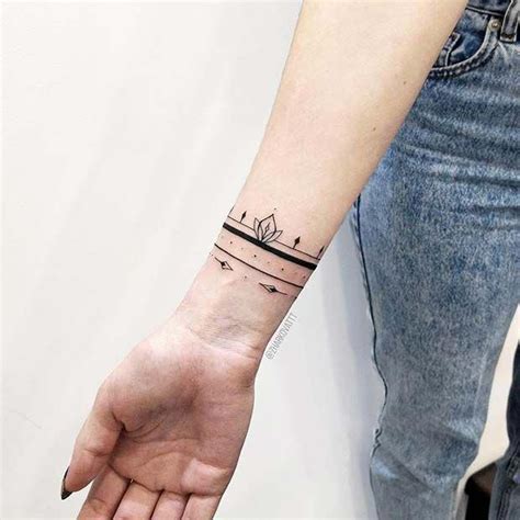 It features a red ink line that goes all the way around the wrist. pattern tattoos with meaning #Patterntattoos in 2020 ...