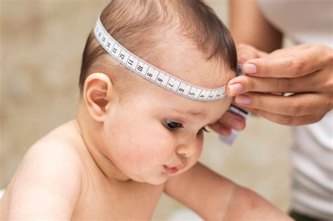 ¿por Qué El Pediatra Mide La Cabeza De Tu Bebé Al Nacer Eres Mamá
