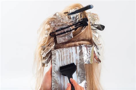 How To Highlight And Colour Your Hair At Home Using Foils Bellatory