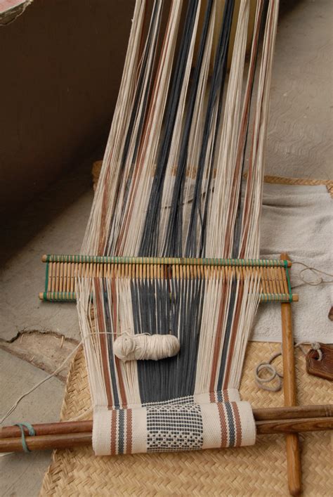 Backstrap Loom Oaxaca A Weaver Takes A Break From Her Work Flickr