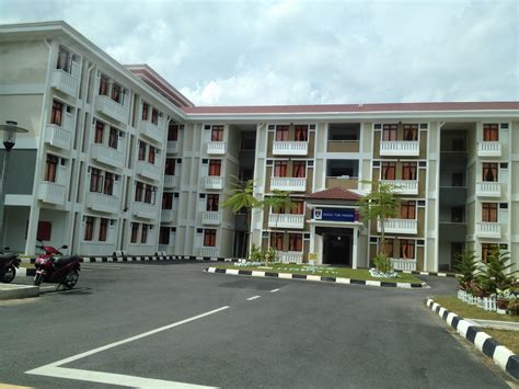Selain itu, pada minggu pertama anda perlu membuat pendaftaran di unit kolej anda mengenai barangan elektrik yang anda bawa serta keadaan bilik anda. Selangkah Ke FSKM (Fakulti Sains Komputer dan Matematik ...