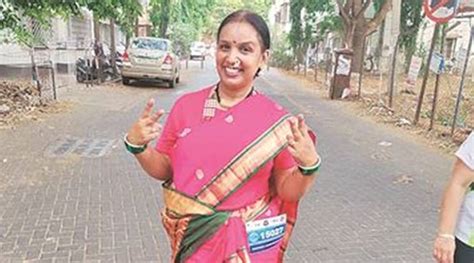 Pune Woman Runs Marathon In Navvari Saree Cities Newsthe Indian Express
