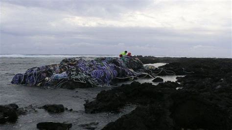 Researchers Use Kamilo Points Plastic Beach As Lab For Garbage Tracking