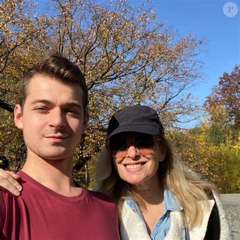 Photo Valérie Trierweiler Et Son Fils Léonard Instagram Le 6 Novembre 2022 Purepeople