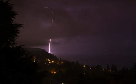 2500 Lightning Strikes Check Out Storm Photos From Across Seattle