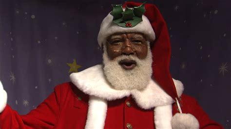Santa Larry Spreads Holiday Joy At Chicago Museum Of Science And