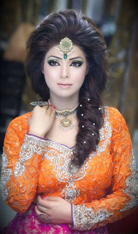 She also appears on various tv channels for giving makeup and styling tips. Engagement makeup by kashee 's beauty parlour | Pakistani ...