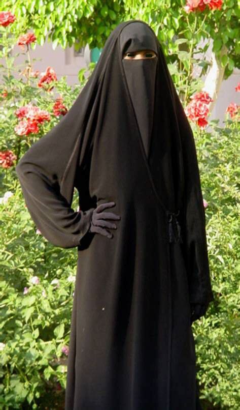 Pin By Bibisadiyasheikhji On Saudi Abaya In 2019 Niqab Hijab Niqab