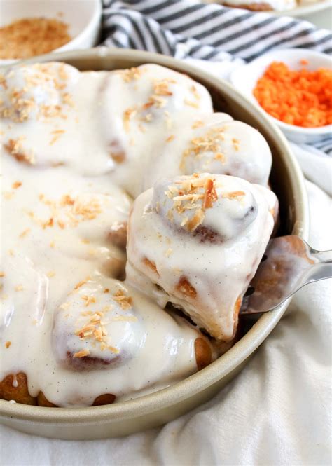 While still warm, drizzle evenly with frosting. Cinnamon Rolls With Cream Cheese Icing Without Powdered ...