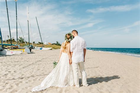 The outbreak of the second world war forced the course to close. Megan and Adam's Delray Beach Wedding - Sundy House ...