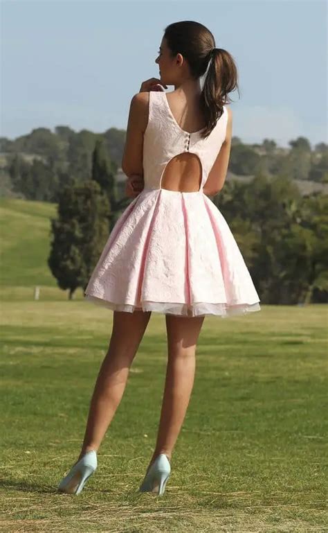 Cómo combinar un vestido rosa palo 20 looks Belleza