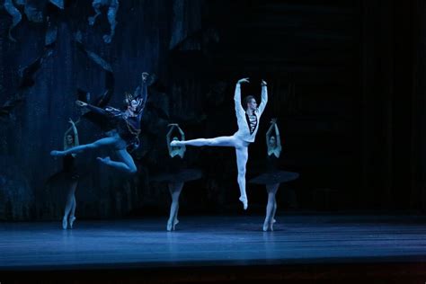 Bolshoi Prima Ballerina Describes The Emotional Intensity Of Dancing Swan Lake Huffpost