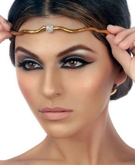 How To Apply Cleopatra Makeup And Cleopatra Beauty Tips Egyptian Eye