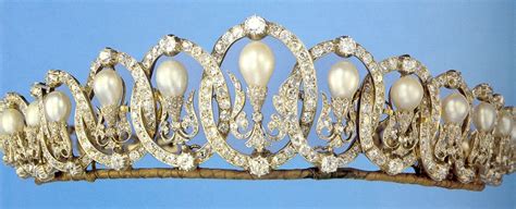 Tiaras And Crowns Royal Jewels Pearl Tiara Royal Jewelry