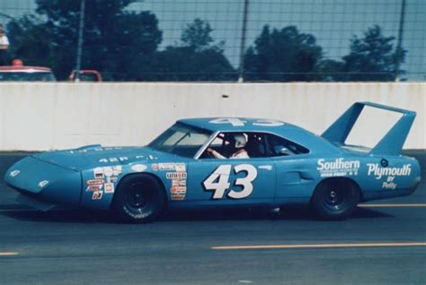 I could care less who wins a race between ford or toyota. 12790842_617107108453317_787017231113124195_n.jpg 960×646 ...