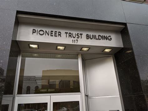 Pioneer Trust Bank Banks And Credit Unions 109 Commercial St Ne