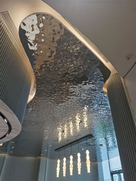Curved Ceiling Design Reflective Ceiling Ceiling Design Interior Architecture Design Lobby