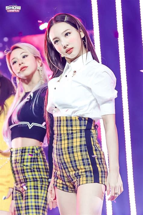 I Cant Stop Me Twice Nayeon Nayeon I Cant Stop Me Kpop Girl Groups Korean Girl Groups Kpop