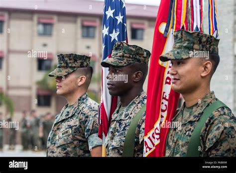 Us Marine Corps Lance Cpl Gage Moore Left Sgt Tyrone Leader