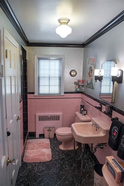 There are many ways to play up pink tiles in a pink and maroon or pink and burgundy tile bathrooms are another option for a retro bathroom. Pink and black bathroom | REFRESH IDEAS | Pinterest ...