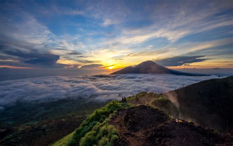 Morning Sun On Gunung Batur Gunungbatur Indonesia Mountains Nature