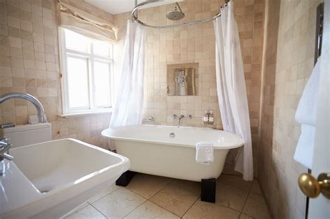 Duschvorhang badewanne und weitere angebote auf duschvorhaenge24.de! Duschvorhang Deckenmontage - Sanitärblog